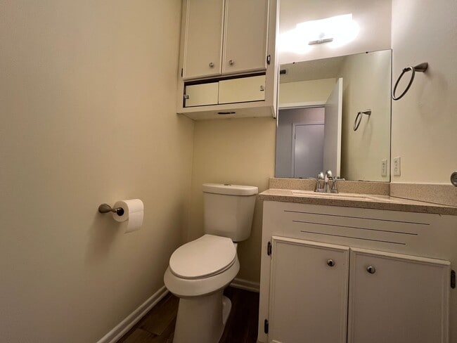 Building Photo - ONE STORY SOUTH SIDE DUPLEX!