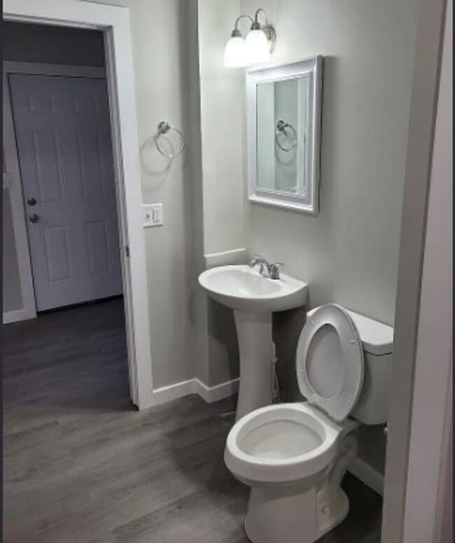 Building Photo - 1827 S Market St