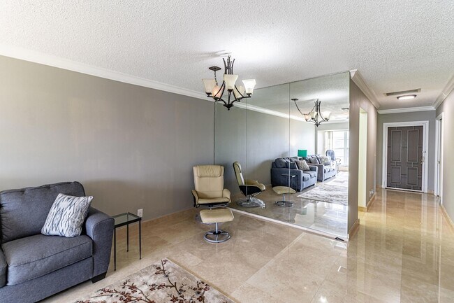 Building Photo - 2460 Juniper Dr
