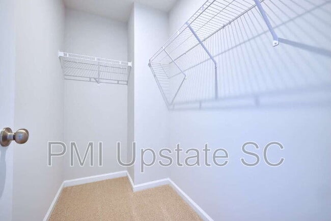 Building Photo - 405 Mariene Dr