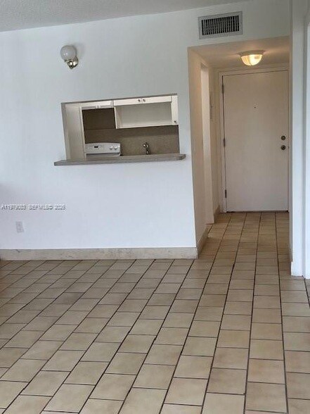 Building Photo - 13455 NE 10th Ave