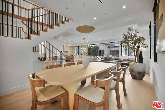 Building Photo - 4433 Kraft Ave