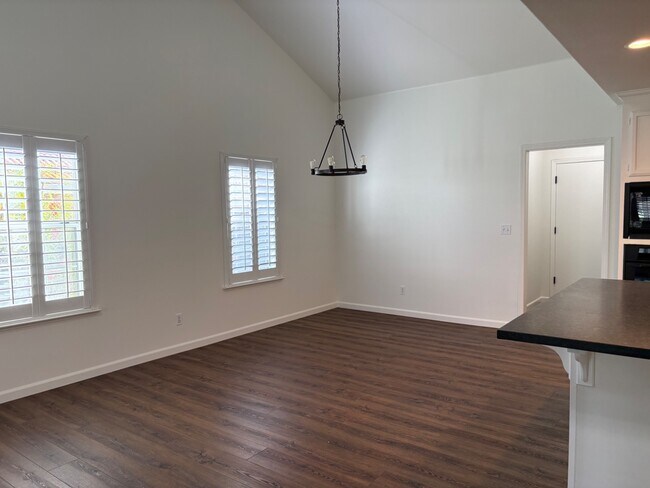 Building Photo - 697 Cromwell Ave