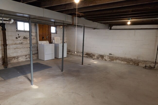 Building Photo - UPDATED 3 Bedroom 1 Bathroom single family home
