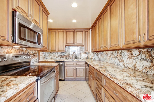 Building Photo - 10433 Wilshire Blvd