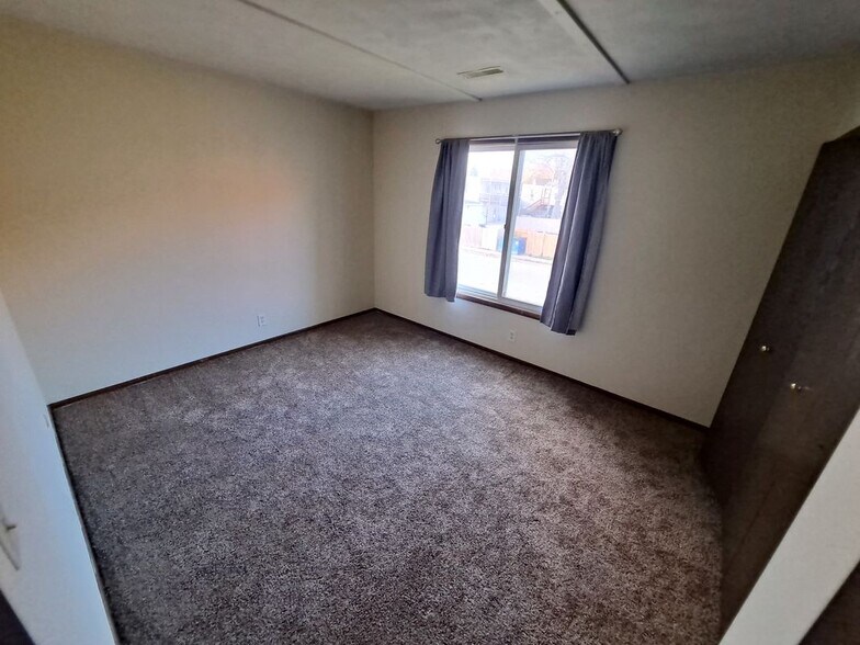 Building Photo - 1445 W 16th St