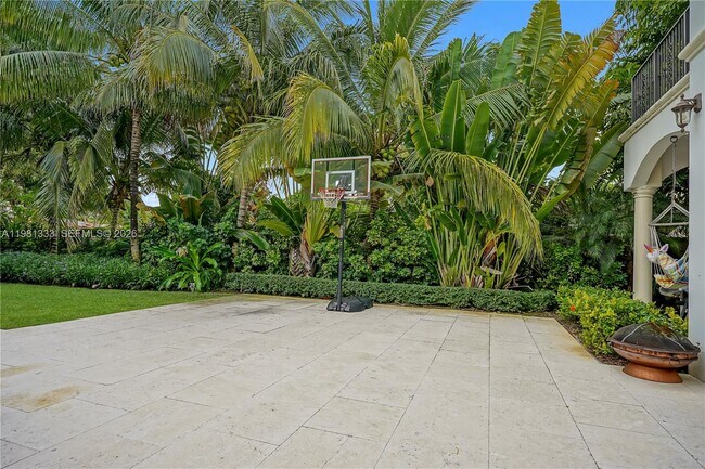 Building Photo - 3747 Prairie Ave