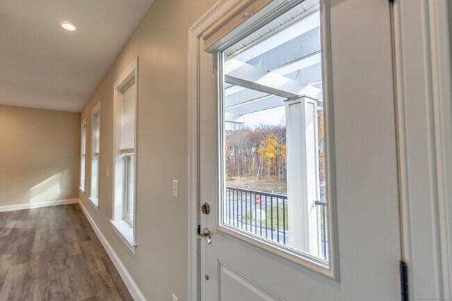 Building Photo - 500 Edgewater Cir