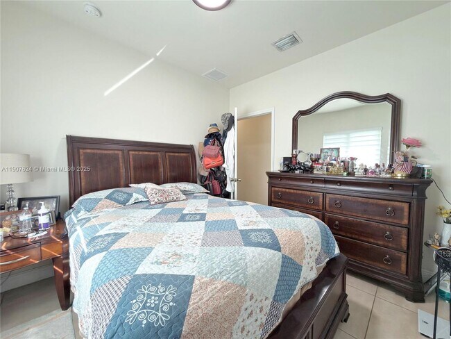 Building Photo - 1053 SW 29th Ct