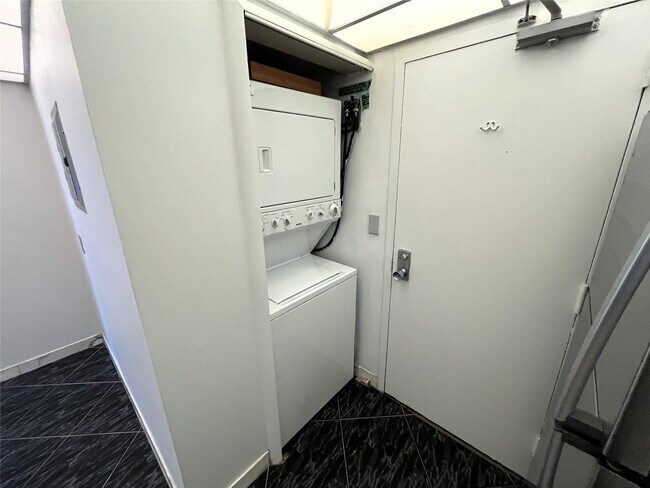 Building Photo - 3500 Galt Ocean Dr