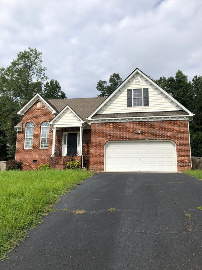 Building Photo - Stunning 4bdrm/2.5bth Home w/Loft Located in Chesterfield! Fenced in Backyard, 2 Car Garage, and ...