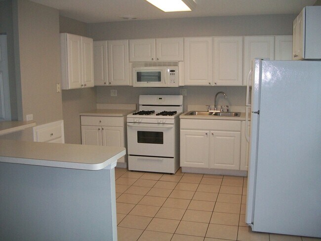 Building Photo - 438 Cherry Ln
