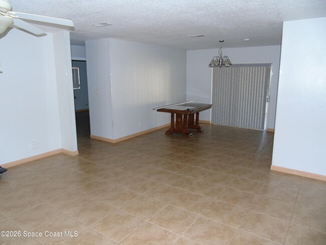 Building Photo - 450 Roosevelt Ave