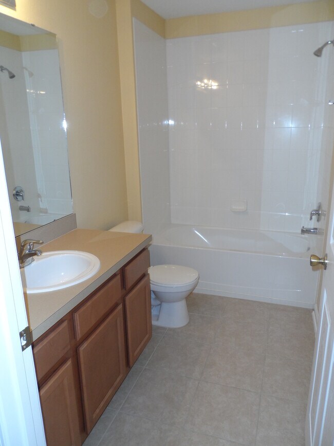 Building Photo - 575 Oakleaf Plantation Pkwy