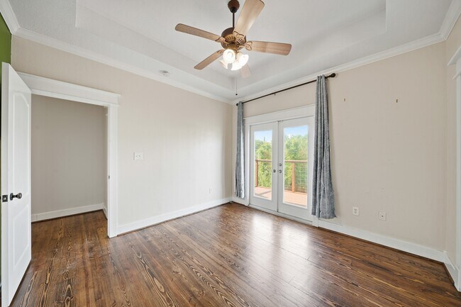 Building Photo - 513 W 22nd St