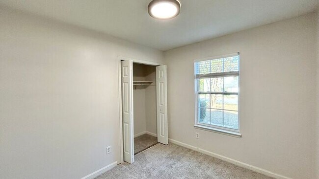 Building Photo - Alpharetta 3 Bedroom-2 Bathroom, Minutes F...