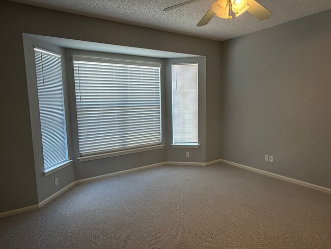 Building Photo - Beautiful Home in Sun City - Freshly Painted, New Flooring!