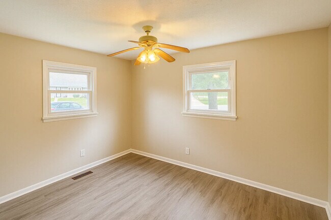 Building Photo - 4071 Sawyer St