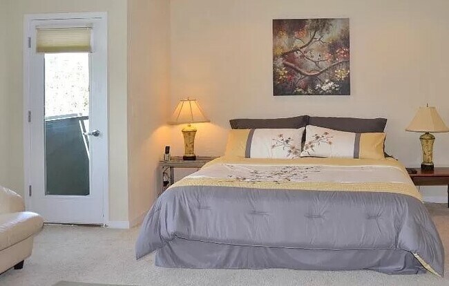 Bedroom - 940 Kimbark St