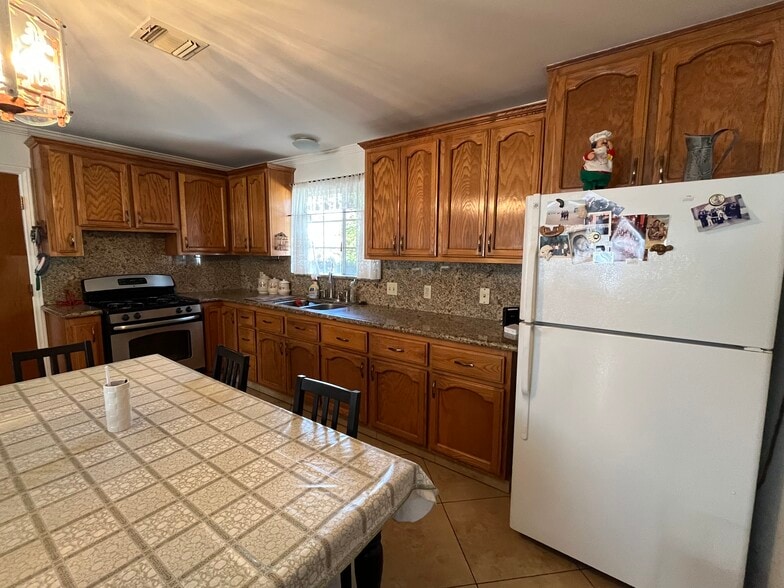 Building Photo - 140 N Mission Dr