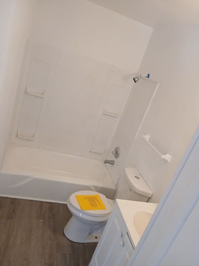 Building Photo - 1017 Irving Ave