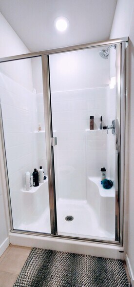 Master Shower - 16065 NW Frog Ln