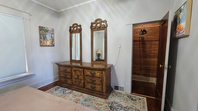 Building Photo - 1601 N Broadway St