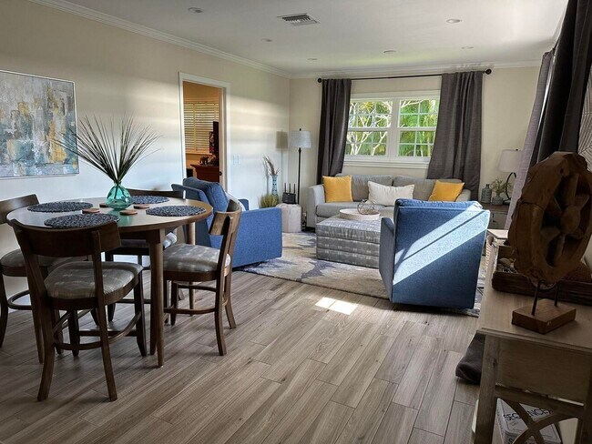 Building Photo - 917 SW 36th Terrace