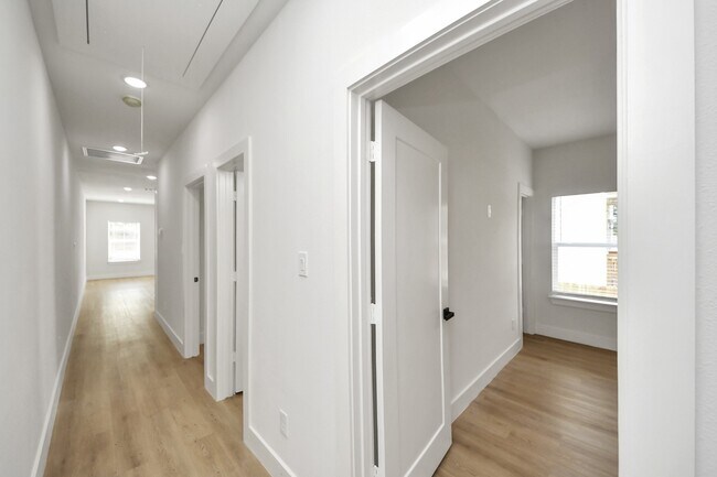 Building Photo - 1314 W Willis St