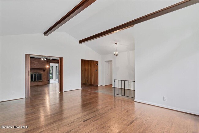 Building Photo - 60 Pine Lake Dr