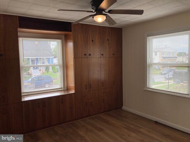 Building Photo - 1607 Leslie Rd