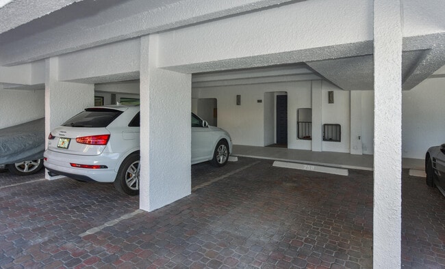 Building Photo - 250 S Ocean Blvd