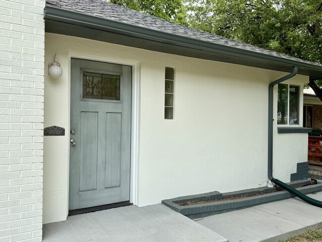 Building Photo - 1415 S Jackson St