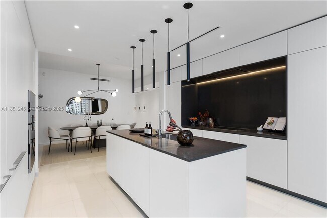 Building Photo - 300 Biscayne Blvd Way