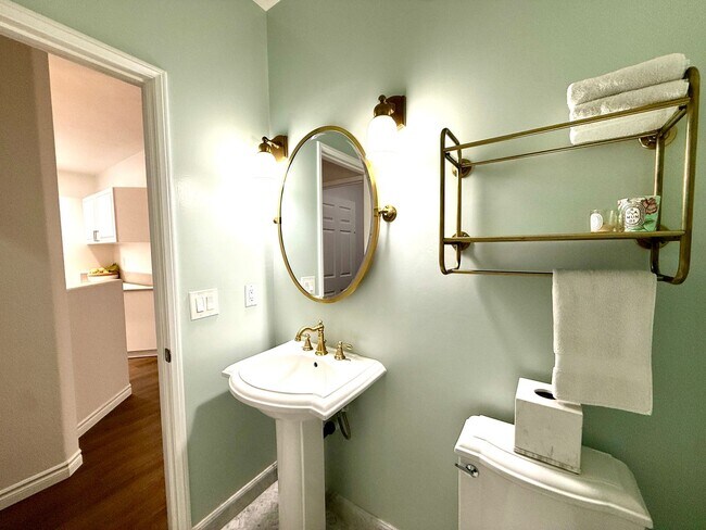Building Photo - Vibrant 3 Bedroom Townhome in Bressi Ranch