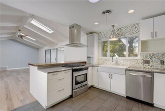 Building Photo - 3005 White Rock Dr