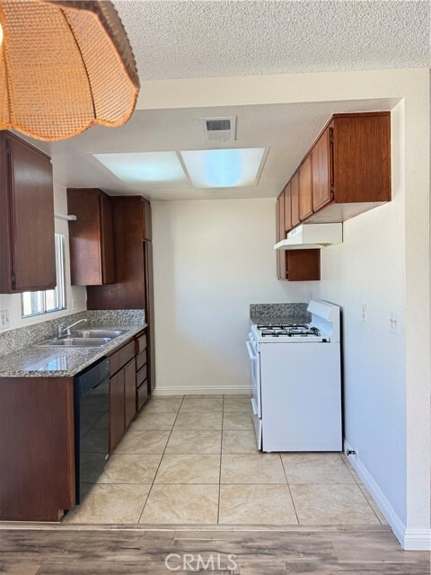 Building Photo - 15161 Monterey Ave