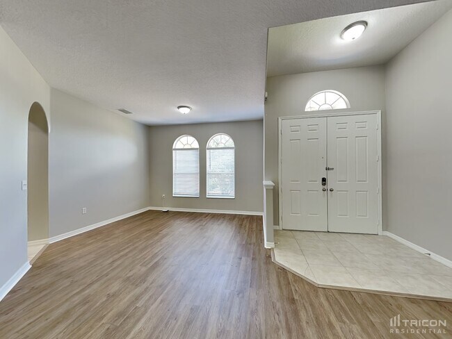 Building Photo - 36831 Queen Bee Ln