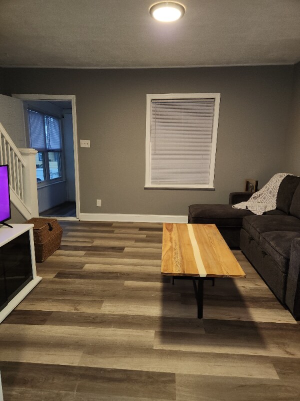 Building Photo - 1404 Monroe Ave