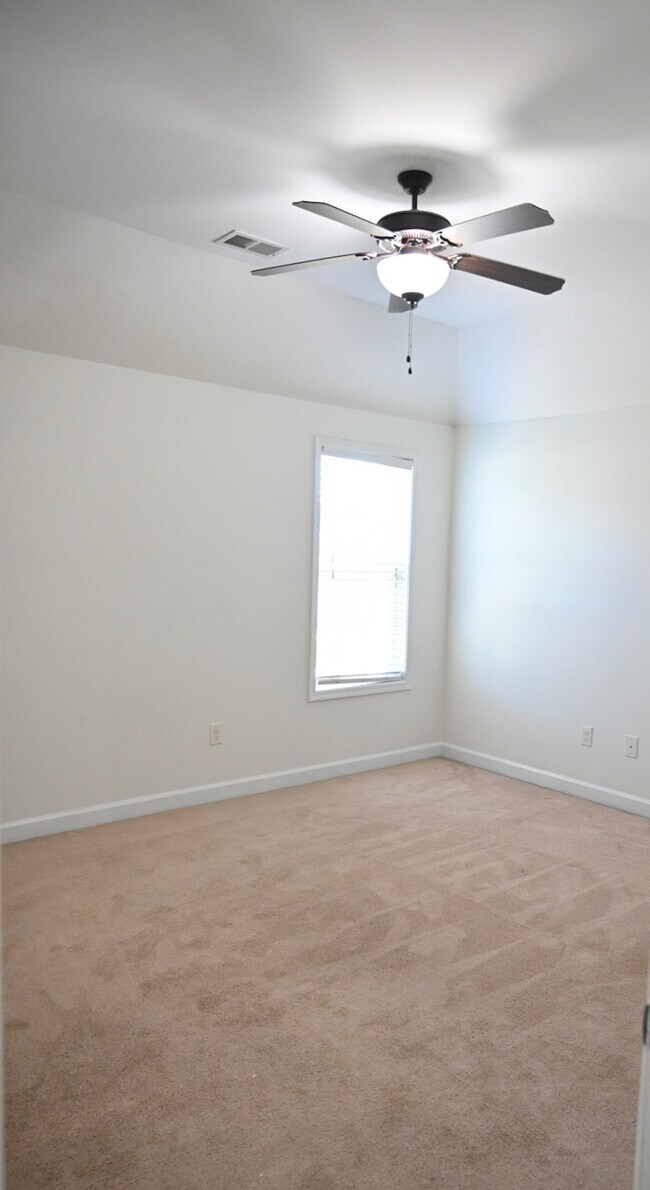 Building Photo - 579 Wedgefield Dr