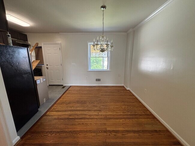 Building Photo - 3 Bedroom Townhome, 21206