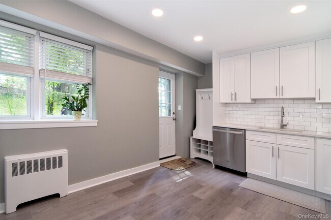 Building Photo - 140 N Broadway