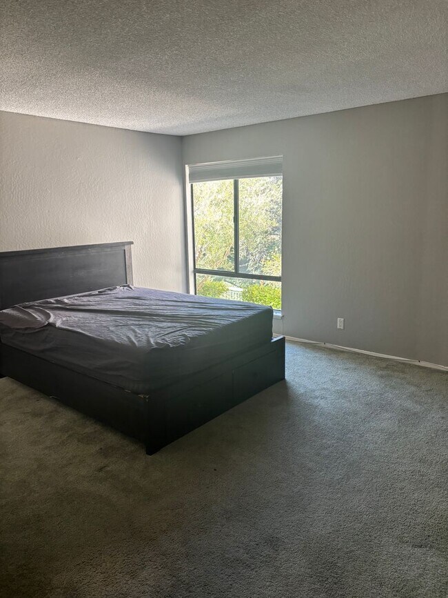 Building Photo - Spacious Upgraded Condo in The Keys – Waln...