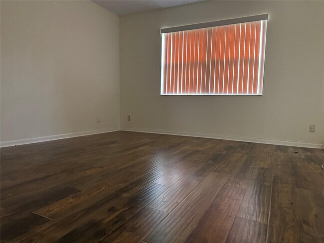 Building Photo - 1075 Riverside Dr