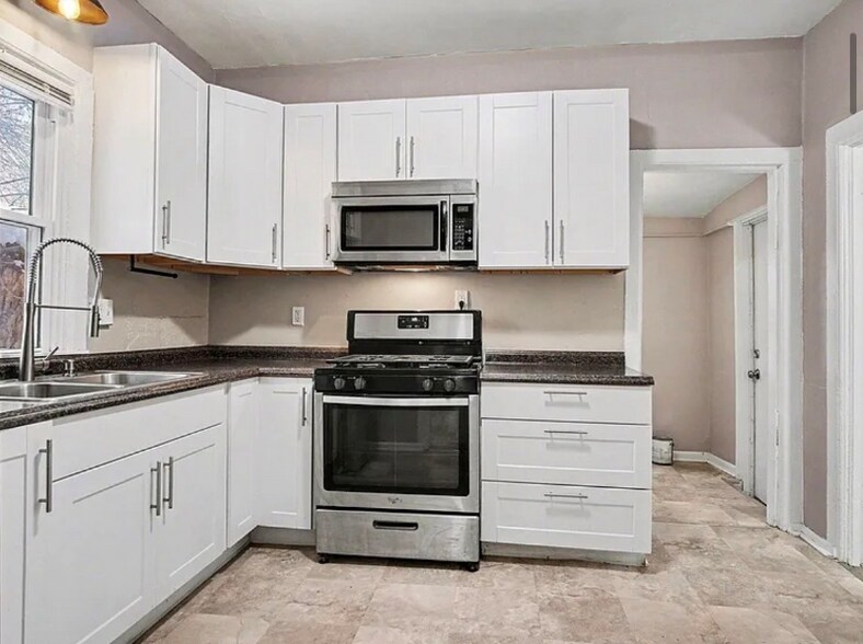 Building Photo - 1325 Buffalo Ave NE