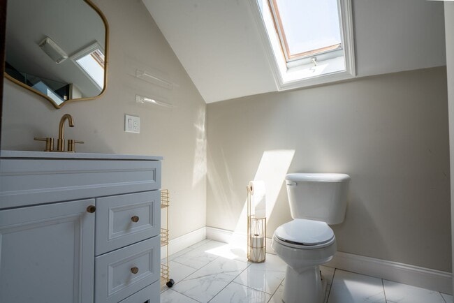 Building Photo - Completely renovated studio with all utils included AVAILABLE 6/1/2026