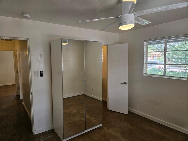 Building Photo - 802 W Turney Ave