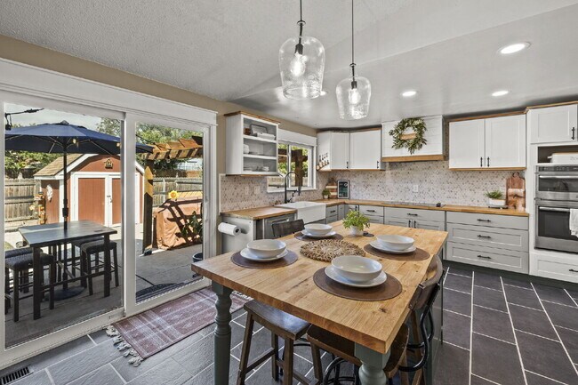Building Photo - Modern Comfort Meets Charm – Beautifully U...