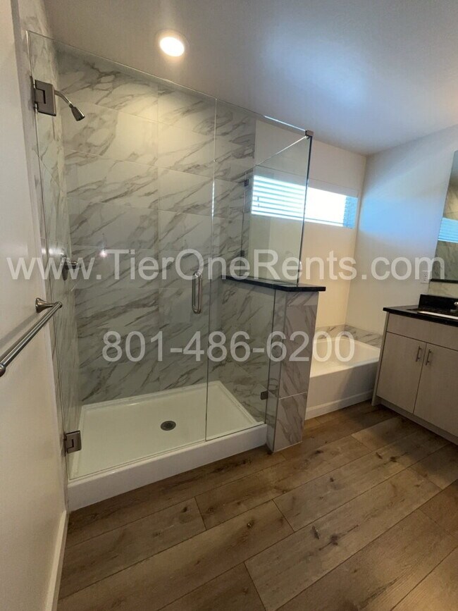 Building Photo - NO DEPOSIT option available for qualified ...