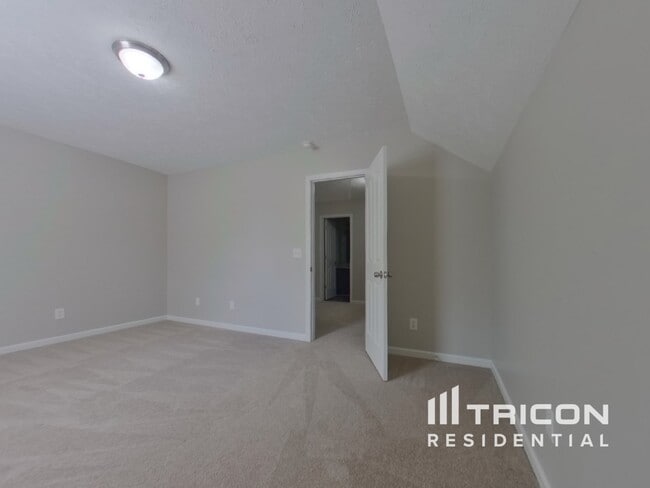 Building Photo - 222 Castlebury Dr